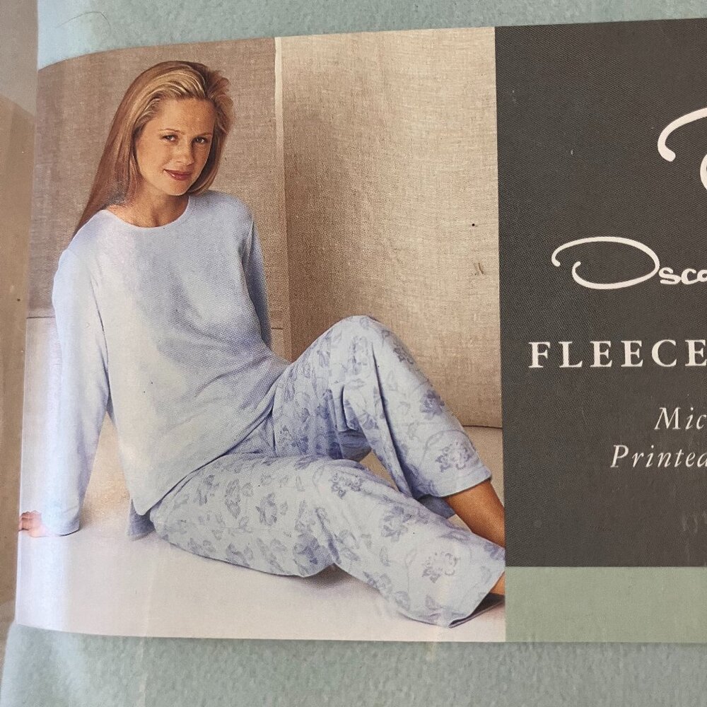Oscar de La Renta ~ Fleece Pajama Set ~ Women's ~ Size Small ~ Mint - color